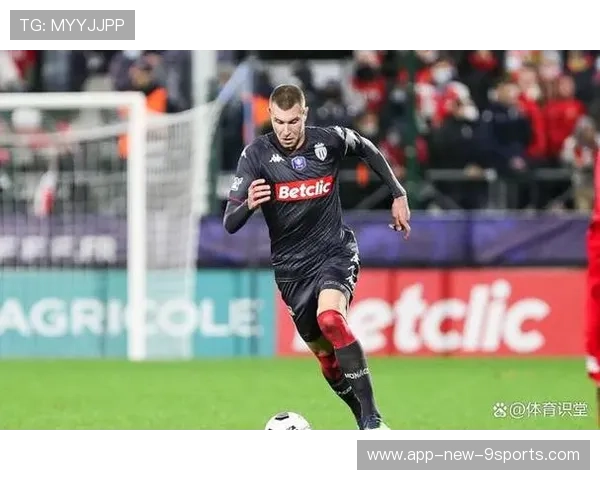 AC米兰夏季迎来防线革新，重塑欧洲传奇后防利器